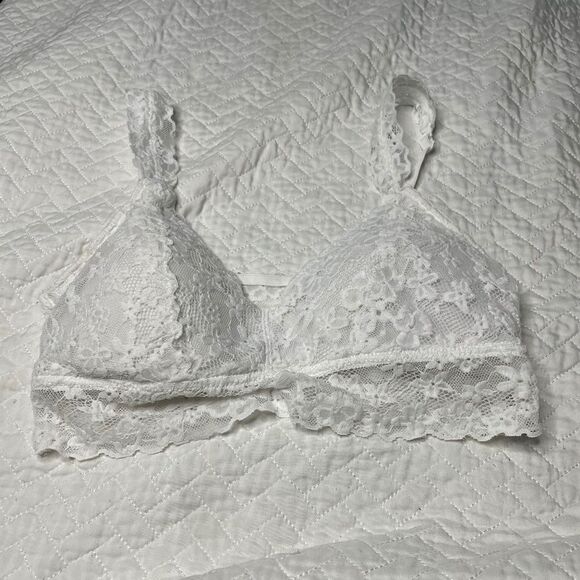 NWOT Unbranded White Lacy Wireless Bra - L - Picture 1 of 5